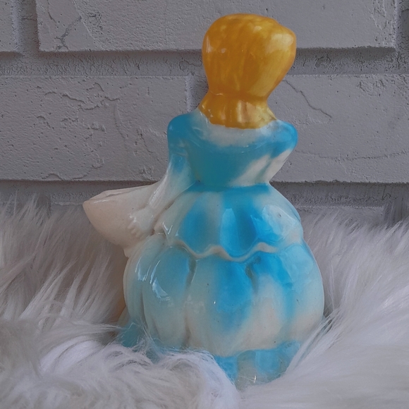 Vintage - MCM Victorian Porcelain Plant Figurine - Picture 5 of 11